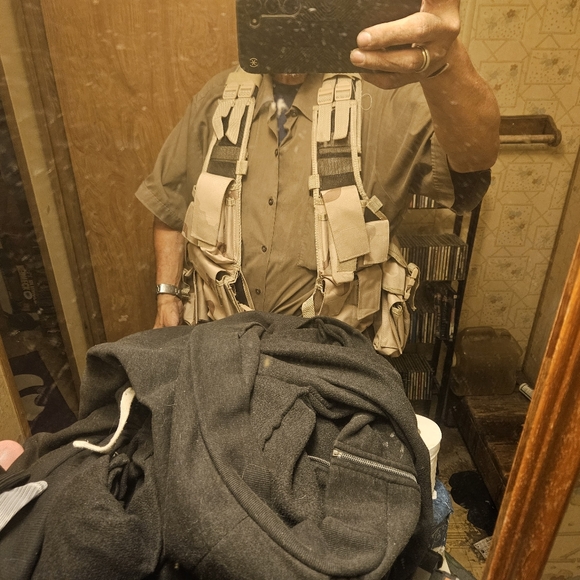 Tactical Sporting Vest Desert Camoflauge pattern Minimal wear - Picture 2 of 11